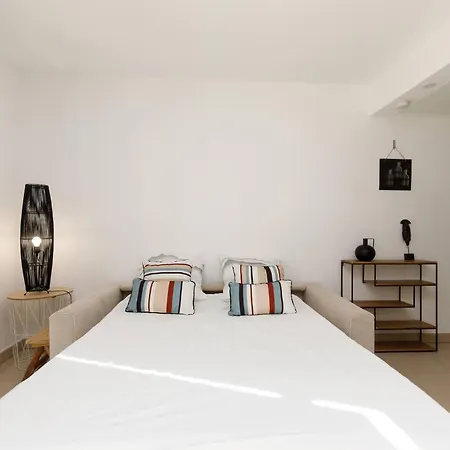 Apartment Calypso- Superbe Perle, Vieil Antibes, Wifi, Climatisation