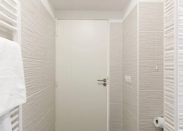 Apartment Calypso- Superbe Perle, Vieil Antibes, Wifi, Climatisation