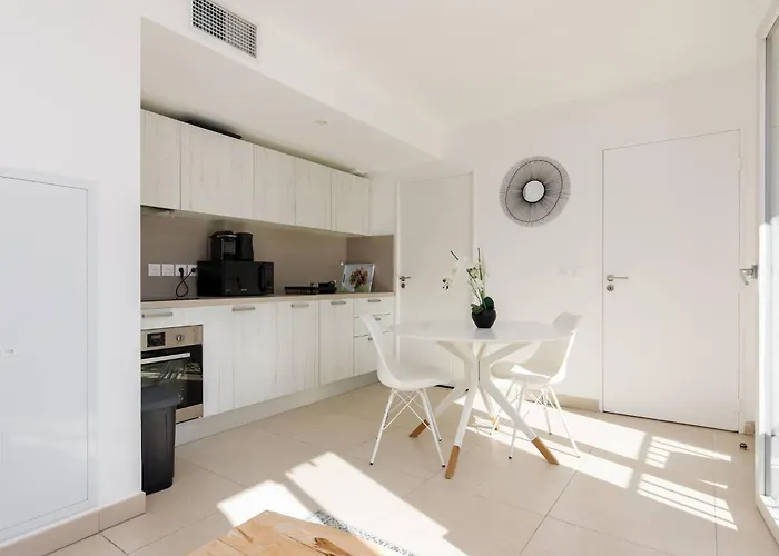 Apartment Calypso- Superbe Perle, Vieil Antibes, Wifi, Climatisation Antibes