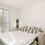 Calypso- Superbe Perle, Vieil Antibes, Wifi, Climatisation * Антіб