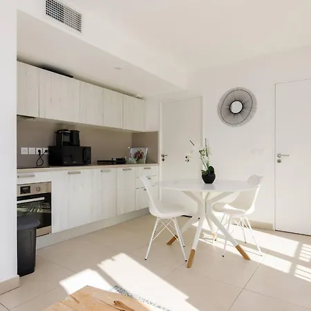 Apartment Calypso- Superbe Perle, Vieil Antibes, Wifi, Climatisation Antibes