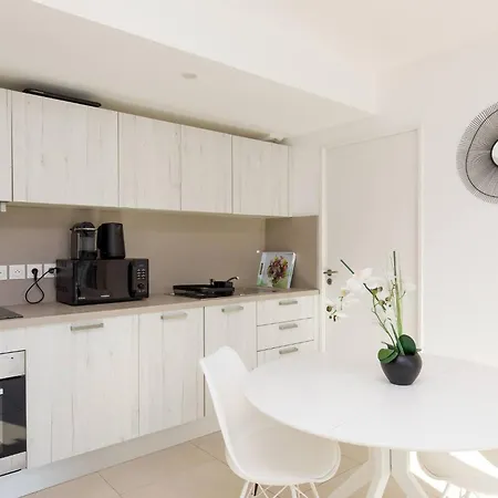 Calypso- Superbe Perle, Vieil Antibes, Wifi, Climatisation Apartmán