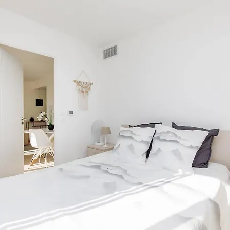 Calypso- Superbe Perle, Vieil Antibes, Wifi, Climatisation Appartement Antibes