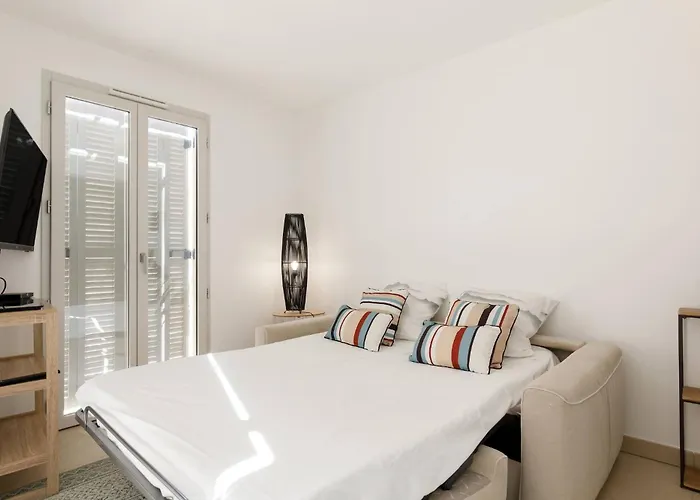 Calypso- Superbe Perle, Vieil Antibes, Wifi, Climatisation * Antibes